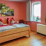 Holiday home Stunning In Neu Zauche Ot Caminche With Wifi Caminchen