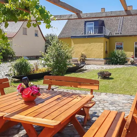 Holiday home Stunning In Neu Zauche Ot Caminche With Wifi Caminchen
